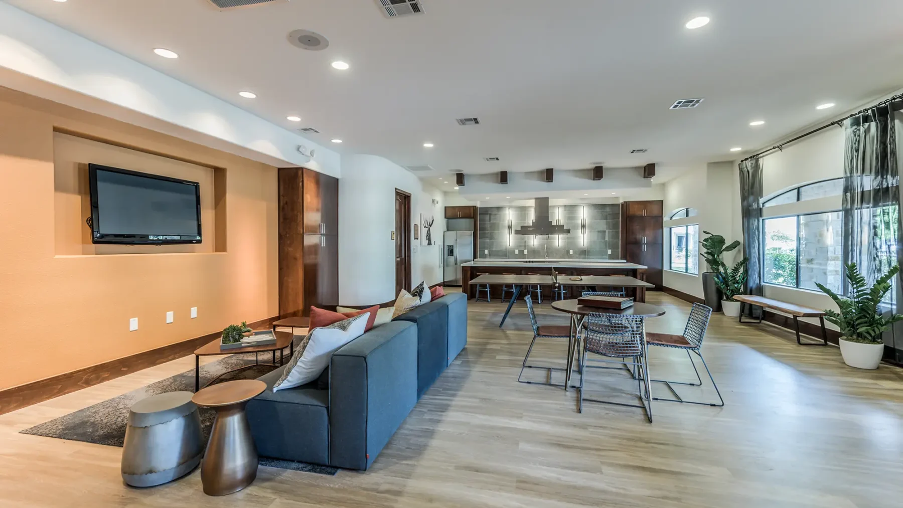 Modern resident lounge at Deseo at Gran Mission's Richmond apartments